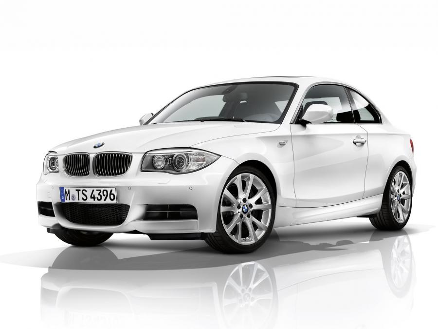  BMW 135i Coupe 2011 года  (фото 1 из 16)